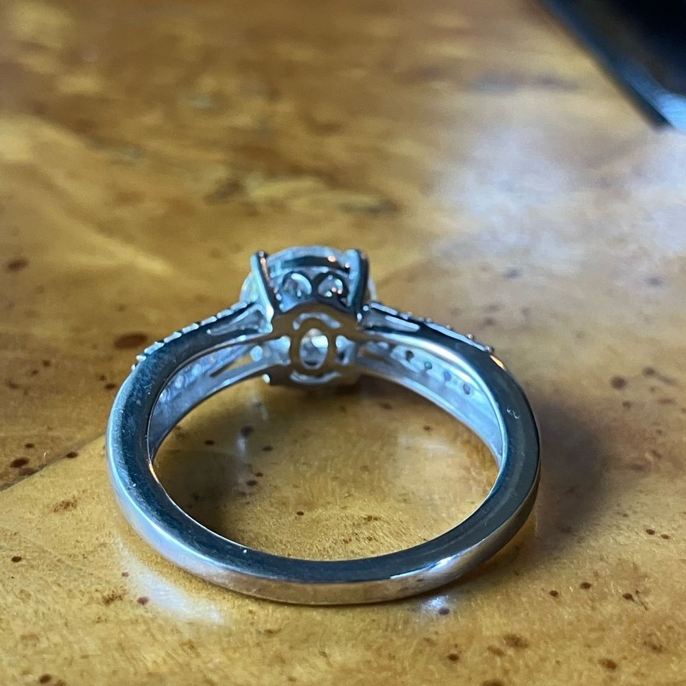 Genuine Moissanite Sterling Silver Ring Size 8 - Picture 8 of 9